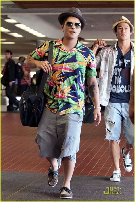 Bruno Mars: Aloha Hawaii!: Photo 2505611 | Bruno Mars Photos | Just Jared: Celebrity News and ...