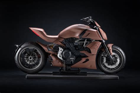 Ducati Diavel 1260 Clay Model - Car Body Design