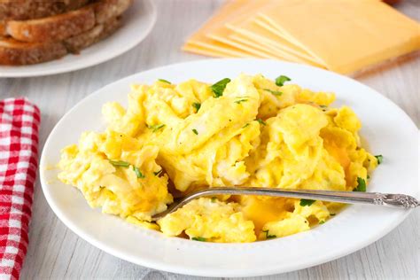 How To Make Fluffy Scrambled Eggs With Cheese - foodrecipestory