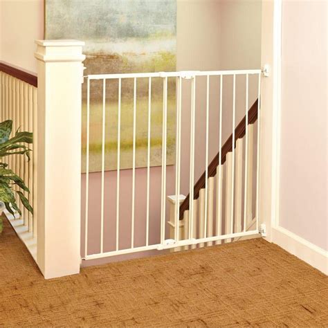 The Best Baby Gates for Banister - Our Top 5 Picks For 2020 - BabyZeen.com