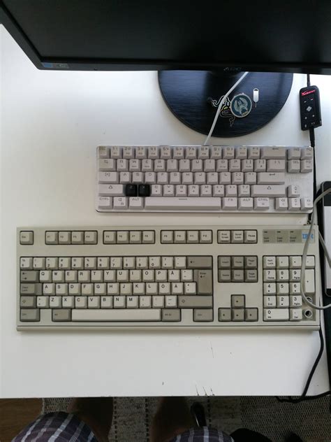 Got this old keyboard for free at school :) : r/pcmasterrace