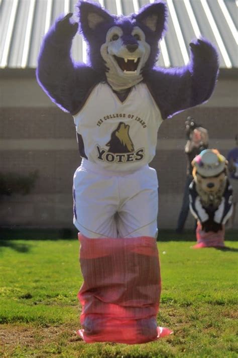 New Mascot at the College of Idaho | Photo Gallery | idahopress.com