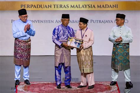 PHOTO GALLERY : THE NATIONAL-LEVEL MAULIDUR RASUL CELEBRATION AT PICC, PUTRAJAYA