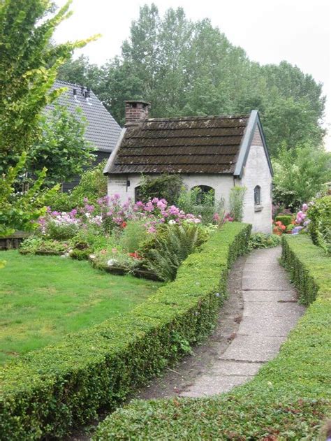 In 2023, explore 44 delightful ideas to enjoy a picturesque cottage with a stunning garden.