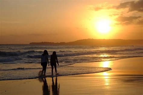 6 Sunset Pantai Terindah di Indonesia - Trip Sumba