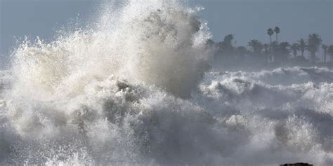 Southern California faces renewed threat of massive waves, coastal flooding | Fox Weather