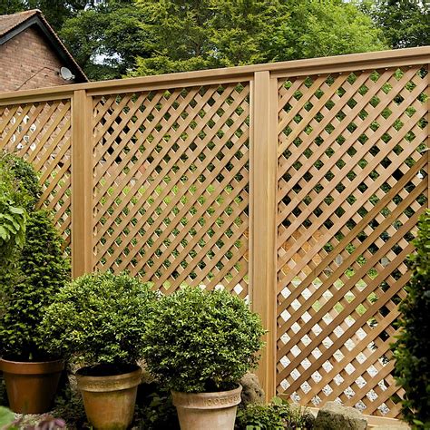 Patio Lattice Wall Ideas