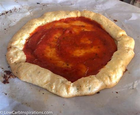 Deep Dish Cheese Stuffed Crust Keto Pizza Recipe - Low Carb Inspirations