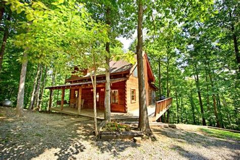 "A Hidden Mountain 360" 2 Bedroom Cabin with Hot Tub Near Pigeon Forge