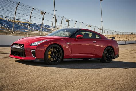 New Nissan GT-R Coming In 2022 With Hybrid Power | CarBuzz