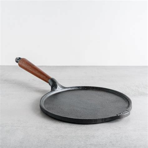 Create the perfect pancakes the traditional way with this beautiful pre-seasoned cast iron crepe ...