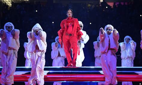 Rihanna’s Super Bowl Halftime Show Performance, Reviewed | Complex