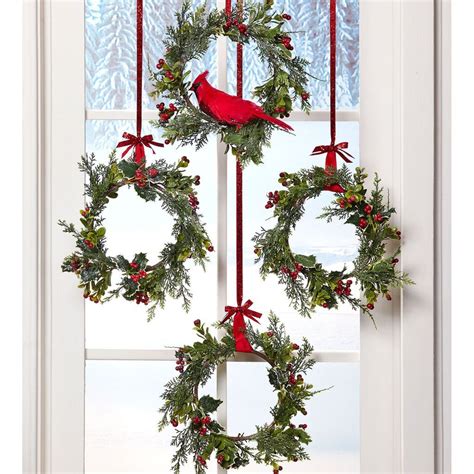 20+ Mini Wreaths For Windows – The Urban Decor