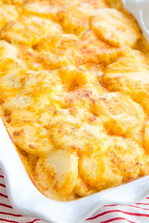 These Easy, Cheesy Scalloped Potatoes are smothered in a creamy cheese sauce and baked … | Easy ...