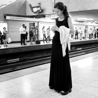 CL Society 418: Woman in Santiago Metro | Francisco Osorio | Flickr