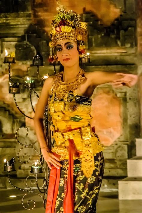 Traditional Balinese Dance in Traditional Costumes Editorial Photography - Image of theatre ...