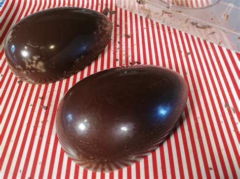 How to Make a Dark Chocolate Easter Egg. – Toscana Mia Blog