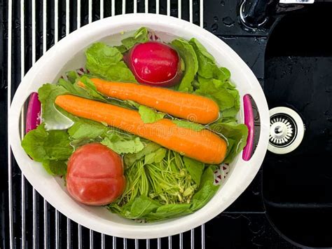 Leave Vegetables To Wash in Vinegar Water Stock Photo - Image of carrot, good: 182192706