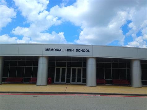 Memorial High School Pulls Ahead Of Its Privileged Reputation | We Love Houston