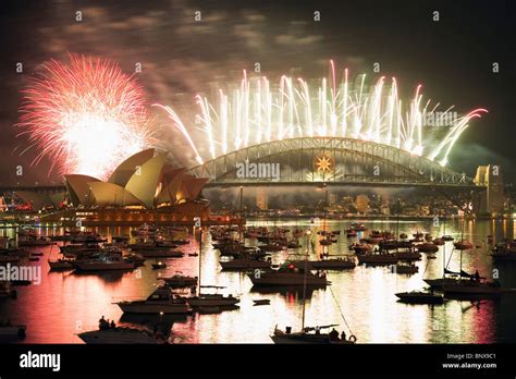 Sydney harbour bridge fireworks hi-res stock photography and images - Alamy