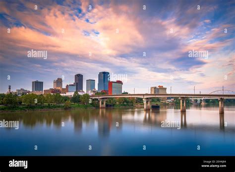 Little Rock, Arkansas, USA skyline on the river at twilight Stock Photo - Alamy