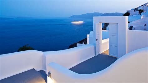 Santorini Honeymoon Package | Luxury Honeymoon Hotels | 7 Day Santorini Honeymoon