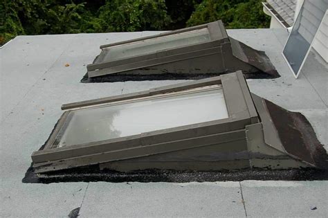 Skylights on flat roofs. Explaining why skylights leak. Pittsburgh Stamford