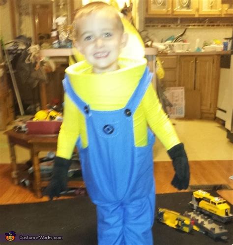 One Eyed Minion Costume | Creative DIY Costumes - Photo 3/8