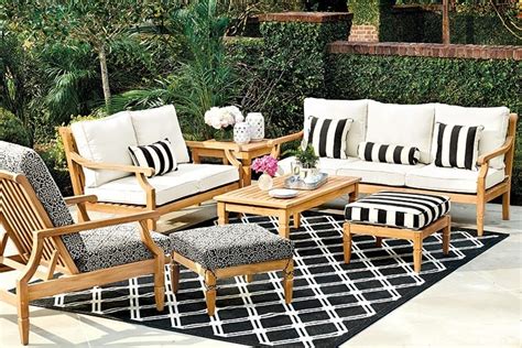 Which Outdoor Cushions Should You Buy? - How To Decorate