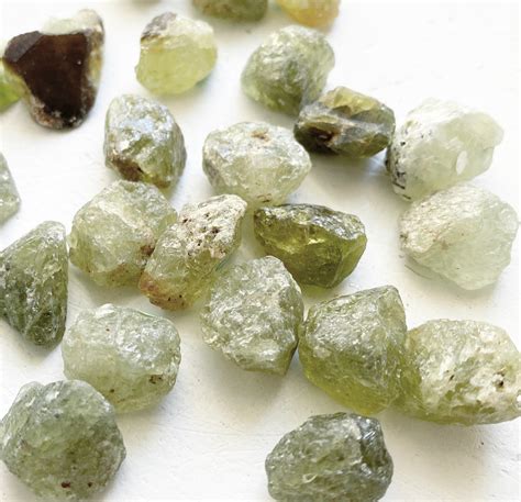 Green Garnet Properties – MeadowsCrystals