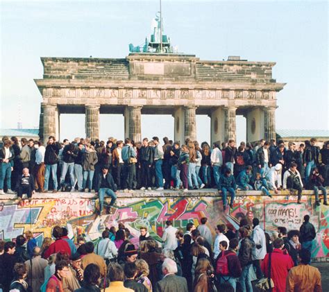 Berlin Wall Facts | Britannica