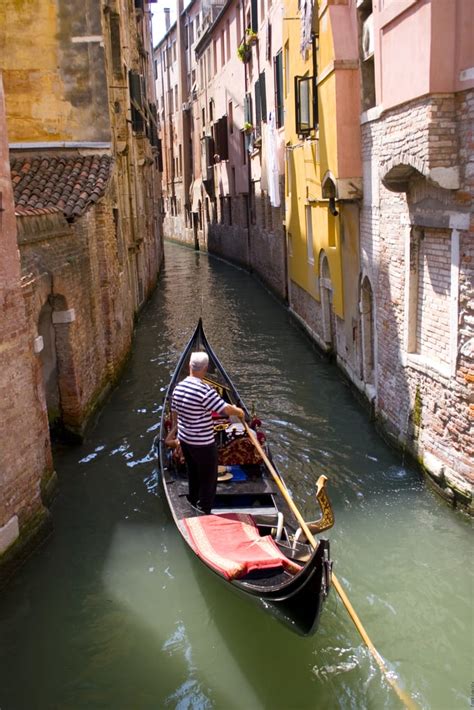 Ride a Gondola in Venice | Best Travel Experiences | POPSUGAR Smart Living Photo 77