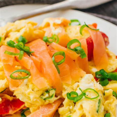 Keto Scrambled Eggs With Smoked Salmon - Savory Tooth