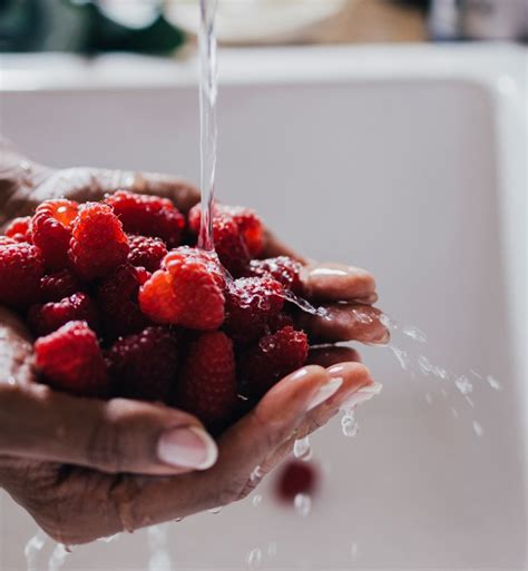 Washing Fruit With Vinegar: Is It Really Necessary? The Answer Surprised Us