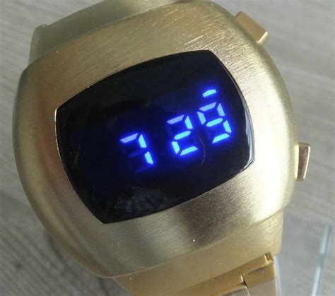 Blue light Retro Led Watch Metal 70's Fashion Vintage Digital Watch Display Date Alrm Stopwatch ...