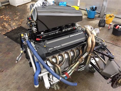 Fourtitude.com - Detailing a McLaren F1's BMW V12 Engine (Photos)