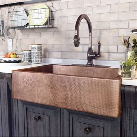 19 Cool Farmhouse Kitchen Sink Ideas That are Versatile and Functional!