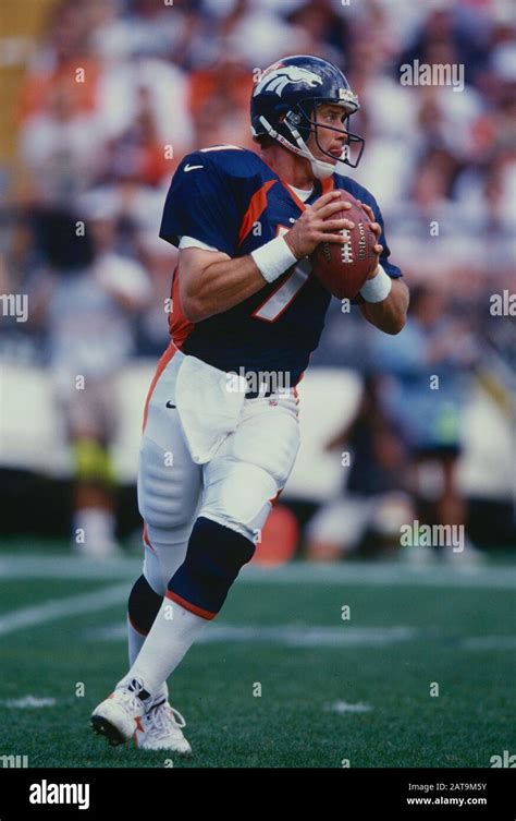 John Elway of the Denver Broncos 9/13/98 Stock Photo - Alamy