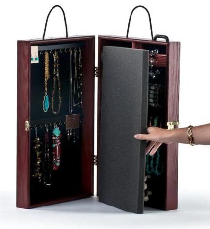 Jewerly display case visual merchandising 41+ Super ideas | Jewelry display case, Diy jewelry ...