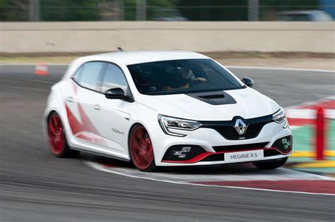 Renault Megane RS Trophy-R 2019 review | Autocar