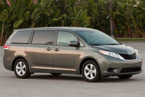 Toyota Sienna - Information and photos - MOMENTcar