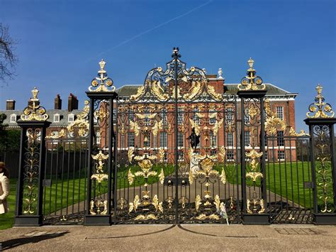 Buckingham Palace Gardens Tour – Beautiful Flower Arrangements and Flower Gardens