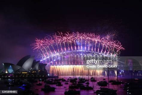 1,673 Sydney Opera House Fireworks Stock Photos, High-Res Pictures, and Images - Getty Images