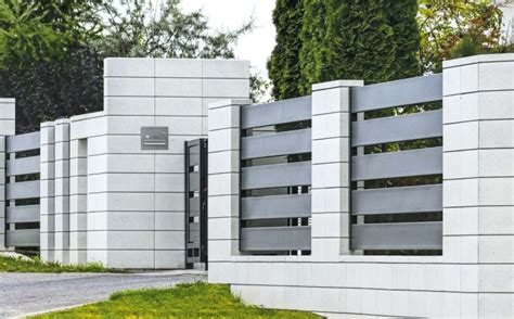 BRICK WALL FENCE / MODERN - CREAM / LBM200 - LEWANDOWSKI Fence Builder Limited