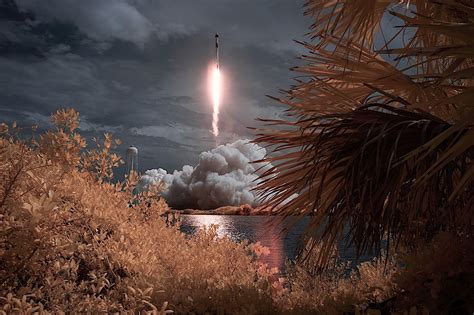 Here Are the Glorious HD Photos of the SpaceX Crew Dragon Launch - autoevolution