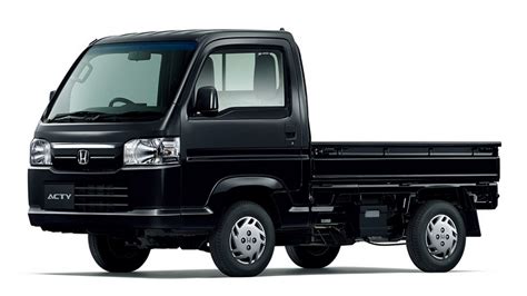 Japanese Mini Trucks Are Becoming Increasingly Popular Among Rural Americans | Carscoops