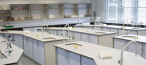 The Pros & Cons of different Science Laboratory layouts - Innova Design Group