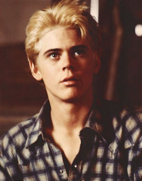 Who Does Ponyboy Live With The Outsiders