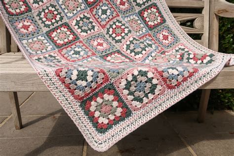 Adelie Granny Square Blanket | Knitting with Chopsticks