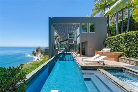 Modern Malibu Beach House: Rooms with a View